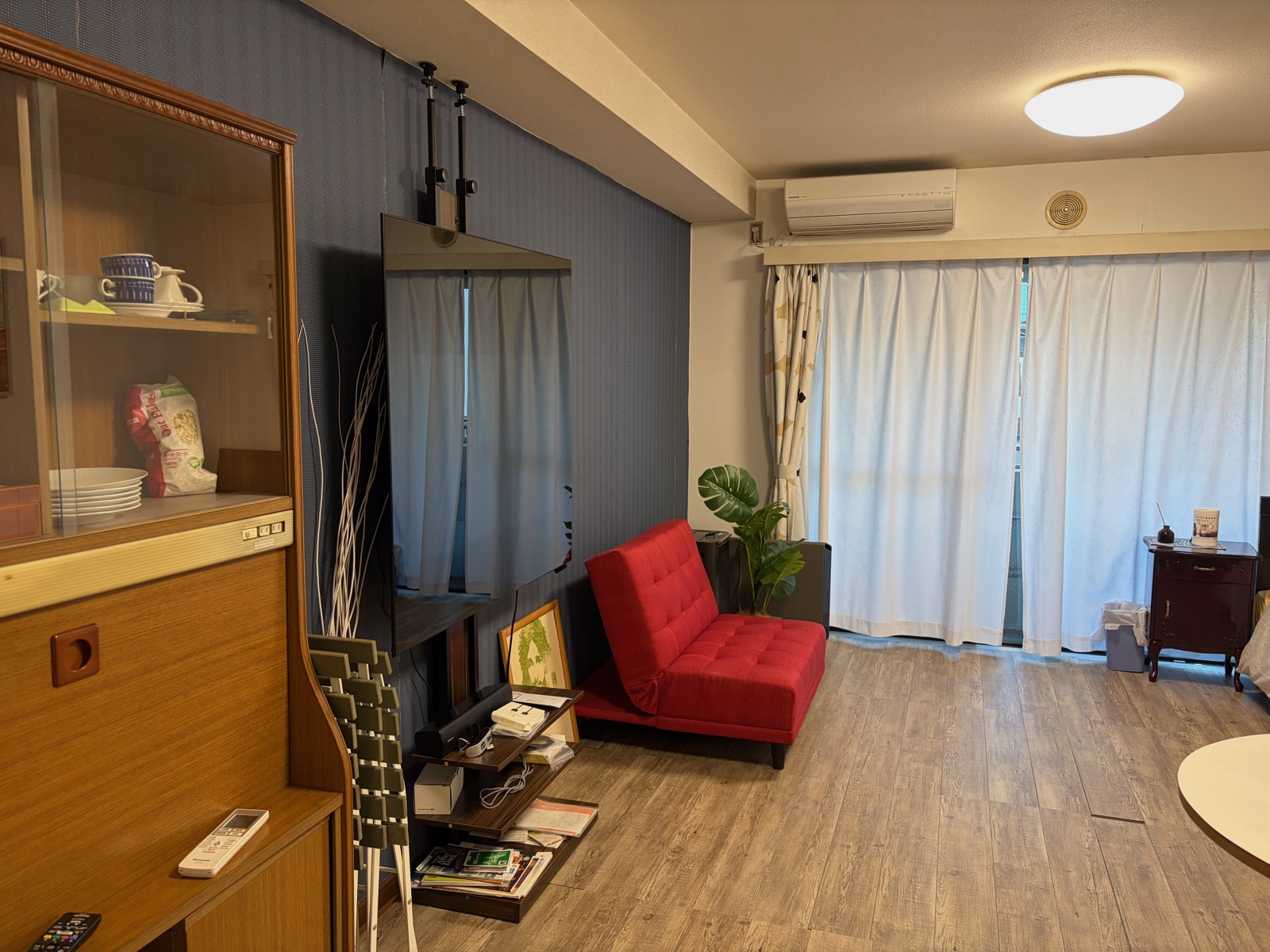 リビング・ダイニング全景 — Living and dining room